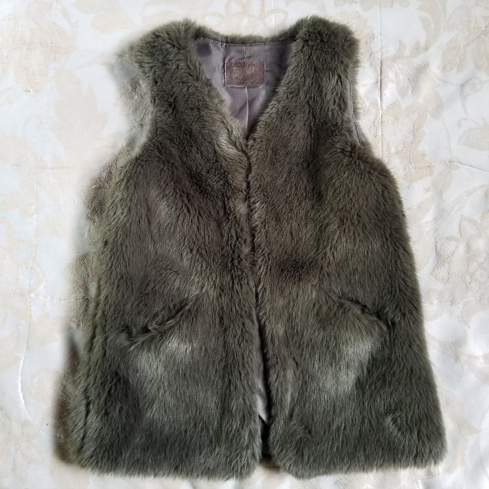🌸🌸 Zara Girls 7/8 Faux Fur Vest